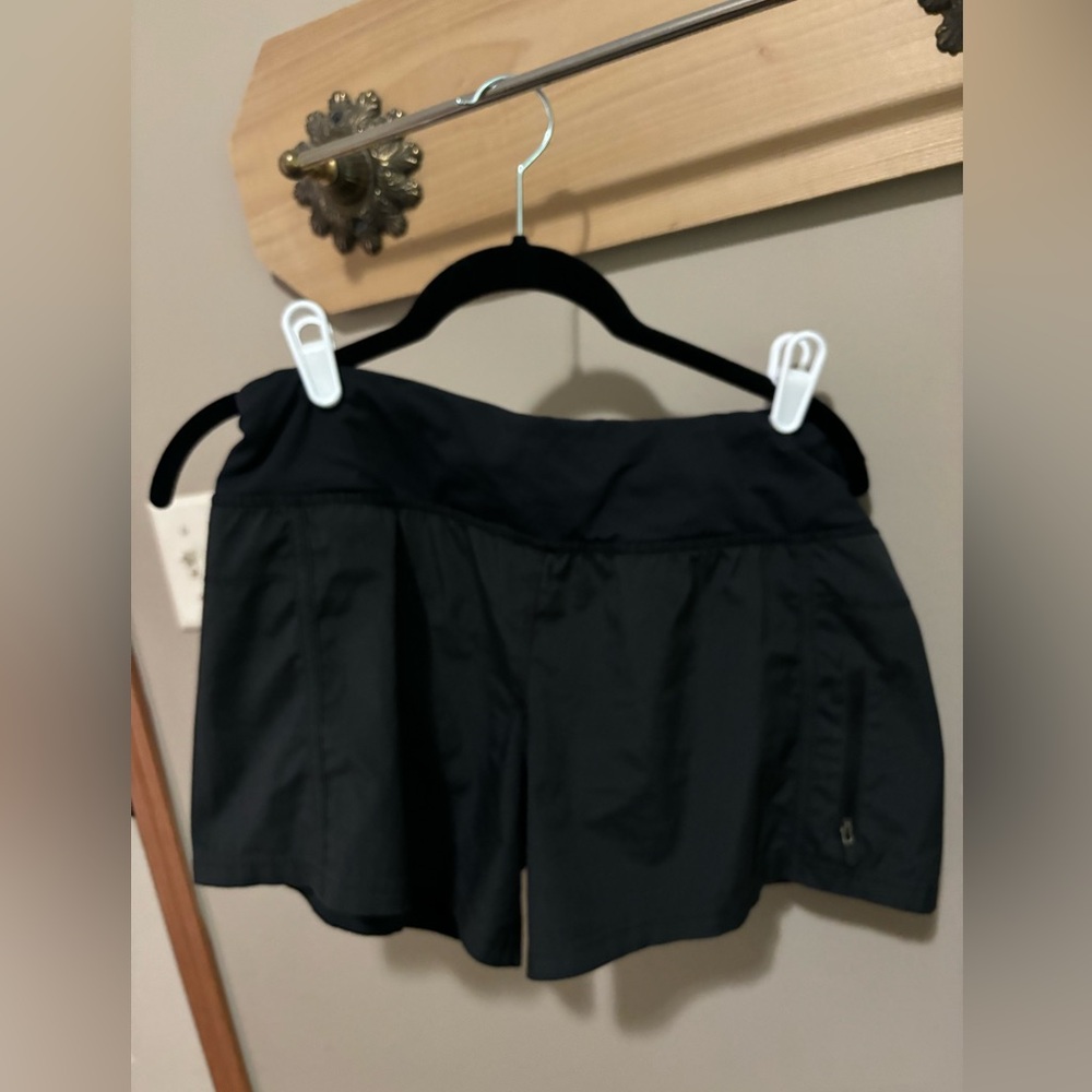 Black Lululemon shorts| size 6